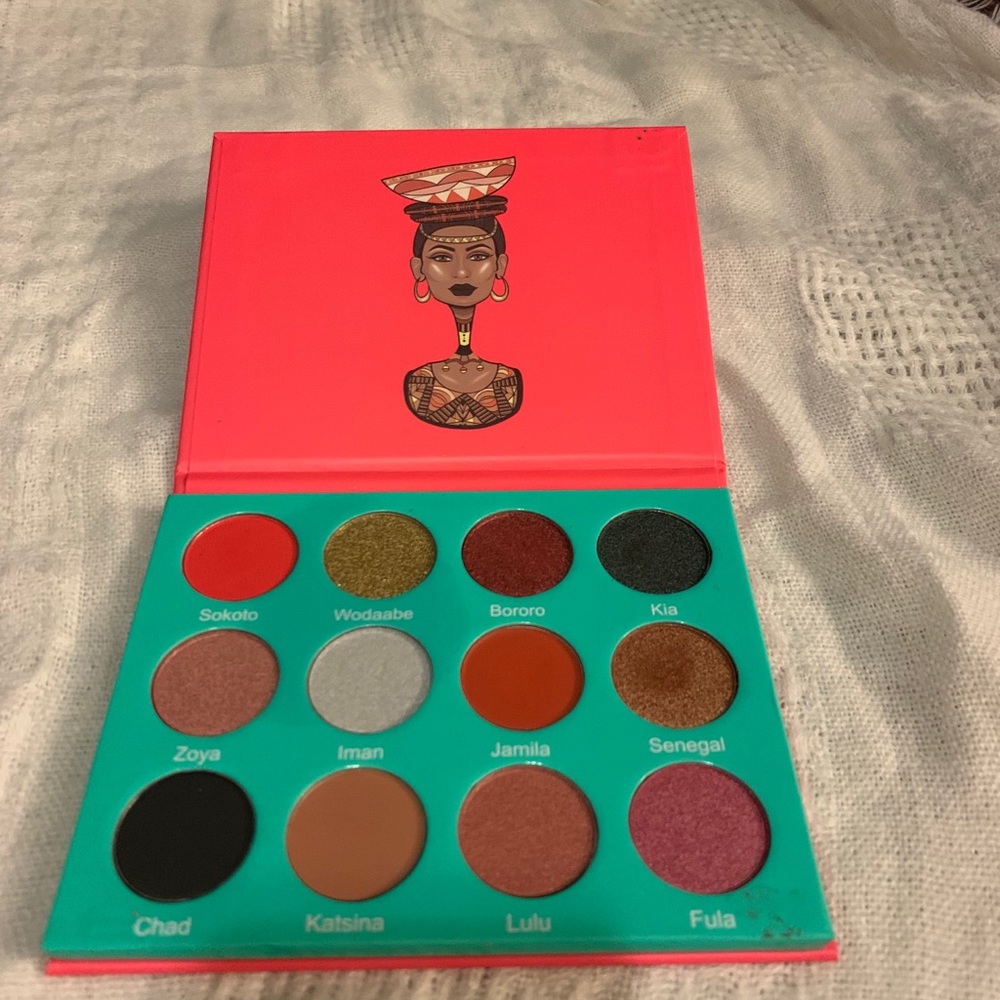 ⚡️3/$30⚡️The Saharan eyeshadow palette Juvia Place